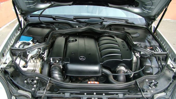 auto-3239764_1280 Fahrzeug Motorraum: Macht ein Verkauf des Fahrzeugs Sinn?